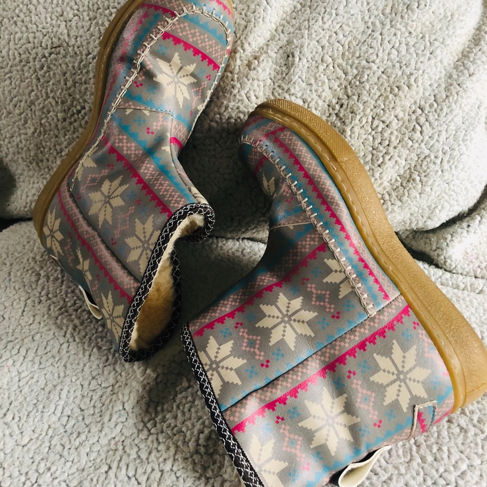 Sherpa lined pull on multi colored boot sz 40